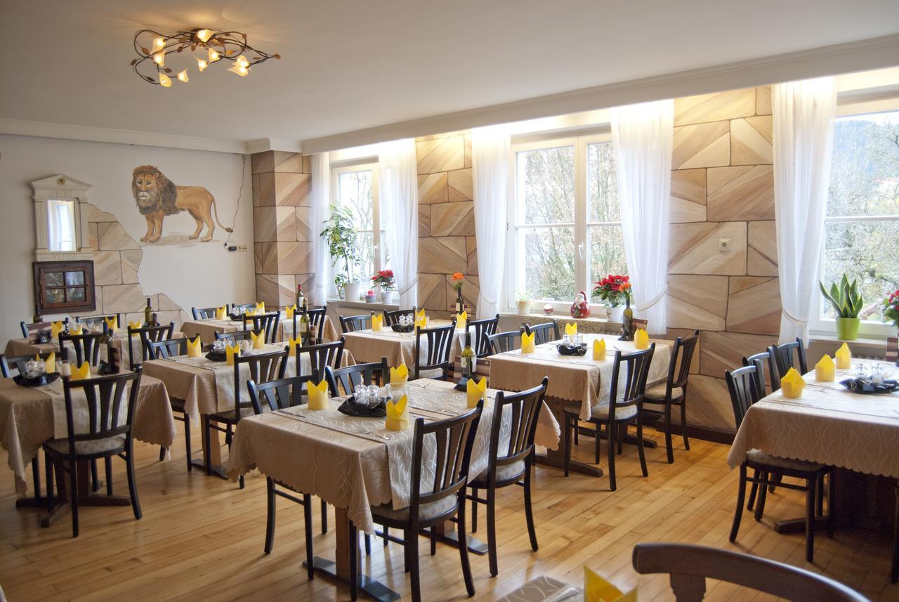 Gasthaus Zum Loewen - Restaurant Akropolis 하우사크 외부 사진